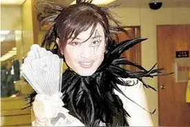 19年前，梁思浩公然映射容祖儿母女被包养，不到半月遭人狂扇巴掌图片