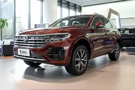3.0T+六缸，与奥迪Q7同平台还比Q7便宜，一起看大众途锐图片