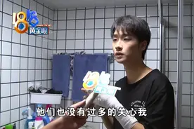 小张被浴室玻璃门割伤手，热搜第一！小伙误打误撞成了网红，刚刚记者又联系了小张图片