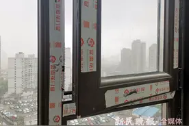 吓人！15楼的双层玻璃窗推一推竟然会抖动？图片