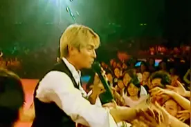 刘德华最经典演唱会《世界第一等》，巅峰黄发，帅到后无来者！