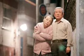 解读《我爱你》：浅谈黄昏恋的情感诉求，感性与理性的两难选择图片