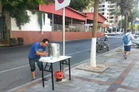 爱心奉茶站：一摆就是五年 温暖整座城图片