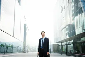 小说：黑豹闯进山村，咬死牲畜，可见到小伙后竟直接躺地讨好图片