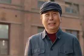 64岁冯巩：26岁娶初恋，携手38年，47岁被敲诈，儿子创业当老板图片