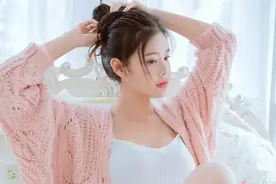 漂亮女孩！短裤与背心的搭配方便又好看，宽松的针织衫时尚靓丽！图片