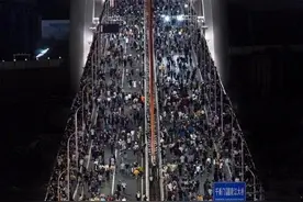 暖心，国庆期间，重庆这个网红大桥因“实力宠粉”再次上热搜图片