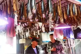 “家有余粮，心里不慌”，朋友圈晒囤货，评论火了：能去你家住吗图片