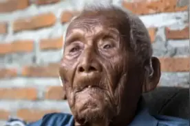 被死神遗忘的老人，四任妻子和儿女都被熬死，晚年最大心愿：能死图片