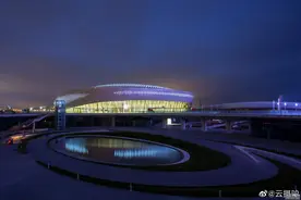 晋江第二体育中心（世中运主场馆）最新夜景图片