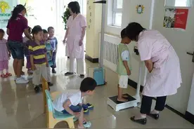 “你家孩子以后个子高”，大高个孩子的这些特点，你家娃占几个图片