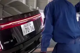 红旗H9在日本名古屋上牌，当地人围观，直呼：中国车太高级了图片