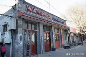 以二八酱闻名京城，老板每天忙不停，这是北京最后一家国营商店图片