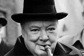 英国首相丘吉尔：少年时没钱娶初恋，后借富家女上位，晚年守一人图片