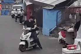 11岁男孩跑步为消防车带路，妈妈却说……图片
