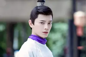 丁禹兮最新路透曝光，穿《陈芊芊》同款却翻车，颜值大变男神不在图片