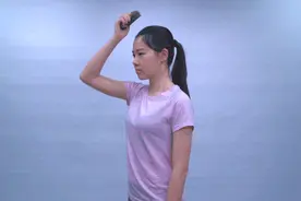 夏天在家试试这9个动作，让你悄悄变年轻图片