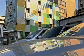 用智能手机拍摄，街边汽车就是天然的“魔镜世界”！颜值相当高图片