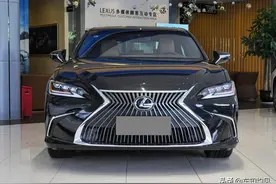 低调的豪华中大型车！搭载2.5L发动机，实拍体验雷克萨斯ES图片
