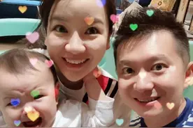 央视主持人高调秀恩爱！晒全家福却被嘲不干正事，本人回呛显情商图片
