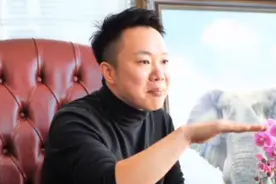 主持人王芳一场直播赚千万？嫁名校教授不忘捞金，一天只歇半小时图片
