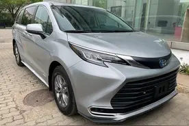 全新丰田塞纳实拍，四种不同颜色的车身，比GL8油耗还低图片