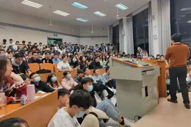 把感情停留在最心动的那一刻，不在乎后续：当代青年“恋爱难”也需指导图片