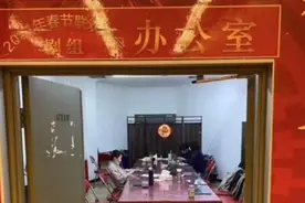 曝董卿周涛春晚有望搭档，同为央视一姐关系超好，私下搂腰还搭肩图片