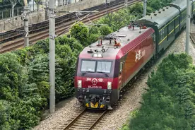 坐着火车去旅行，这5趟火车此生一定要坐一次，你最想体验哪一趟图片