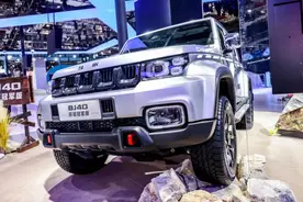 坦克300最大的竞争对手，中国版牧马人-北京BJ40图片