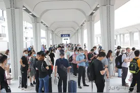 绵泸高铁开通，不少自贡人走错了火车站图片