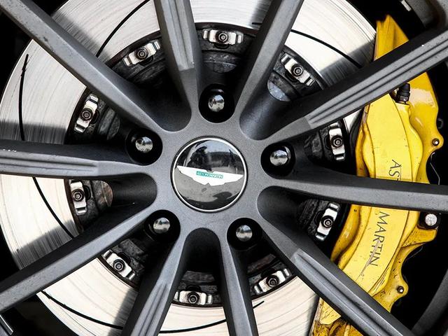 深度 | 柠檬雪糕，阿斯顿·马丁 V8 Vantage