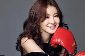 天使面孔一身彪悍肌肉，体脂率8%，38岁李诗英身材太哇塞了图片