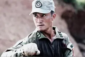 吴京没军权，拍《战狼2》为何能调用坦克？军方回答却让人服气图片