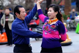 女人退休后，为何不建议去跳交谊舞？58岁阿姨：交谊舞害人不浅图片