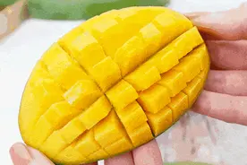 再“芒”也要吃“金煌芒”，绿绿的外表金黄的心，细腻到爱不释手图片