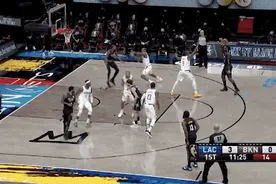 王牌杠上！莱昂纳德单打哈登连撞两次 一个表情痛苦一个一脸轻松图片