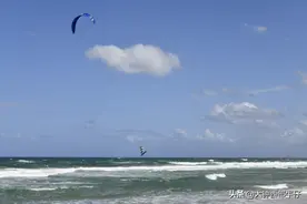 澳洲黄金海岸之——风筝冲浪极限运动图片