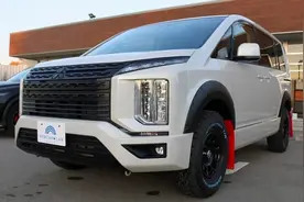 2022款三菱得利卡亮相，2.5T柴油+四驱，六座空间真宽裕图片