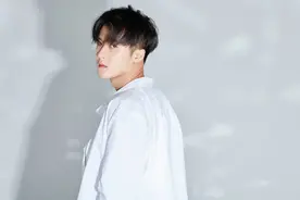 檀健次颜值在线瞬间就心动了 每一张手机桌面清爽帅气喜欢哪一张图片