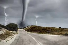 被龙卷风卷走会怎么样？图片