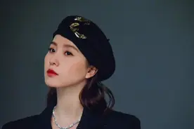 贝雷帽大赏，刘诗诗戴上时尚英气，赵露思甜美，她最具文艺气息图片