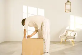 腰椎不好，如何搬重物、捡东西？图片