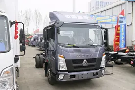 9.6万就能开回家，实拍国六重汽统帅小金牛，底盘仅2.26吨图片