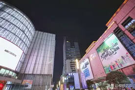 南京最著名的商业街，被誉为“中华第一商圈”，销售额超300亿图片