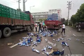 咋个办？当你面前满地都是罐装啤酒——图片