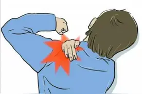 肩膀抬到某个位置就痛？里面还咔咔响？很多人是肩峰撞击症图片