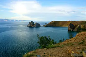 贝加尔湖深1637米，世界第一深湖，都够深了，为啥每年还在加深？图片