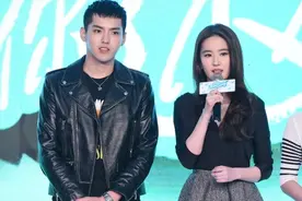 吴亦凡早年绅士手频繁被赞，如今陡然陨落，刘亦菲道出了真相图片