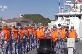 驻香港部队展开联合海空巡逻图片